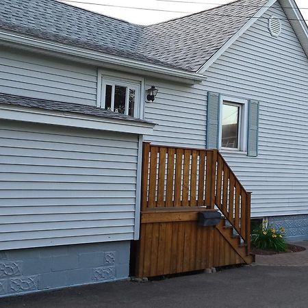 Fully Furnished On Broadway In Moncton Apartment Exterior photo